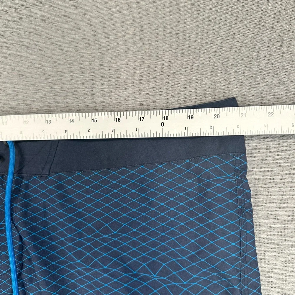 Oakley Board Shorts Mens 40 Performance Fit Blue Geometric Grid Surf Swim